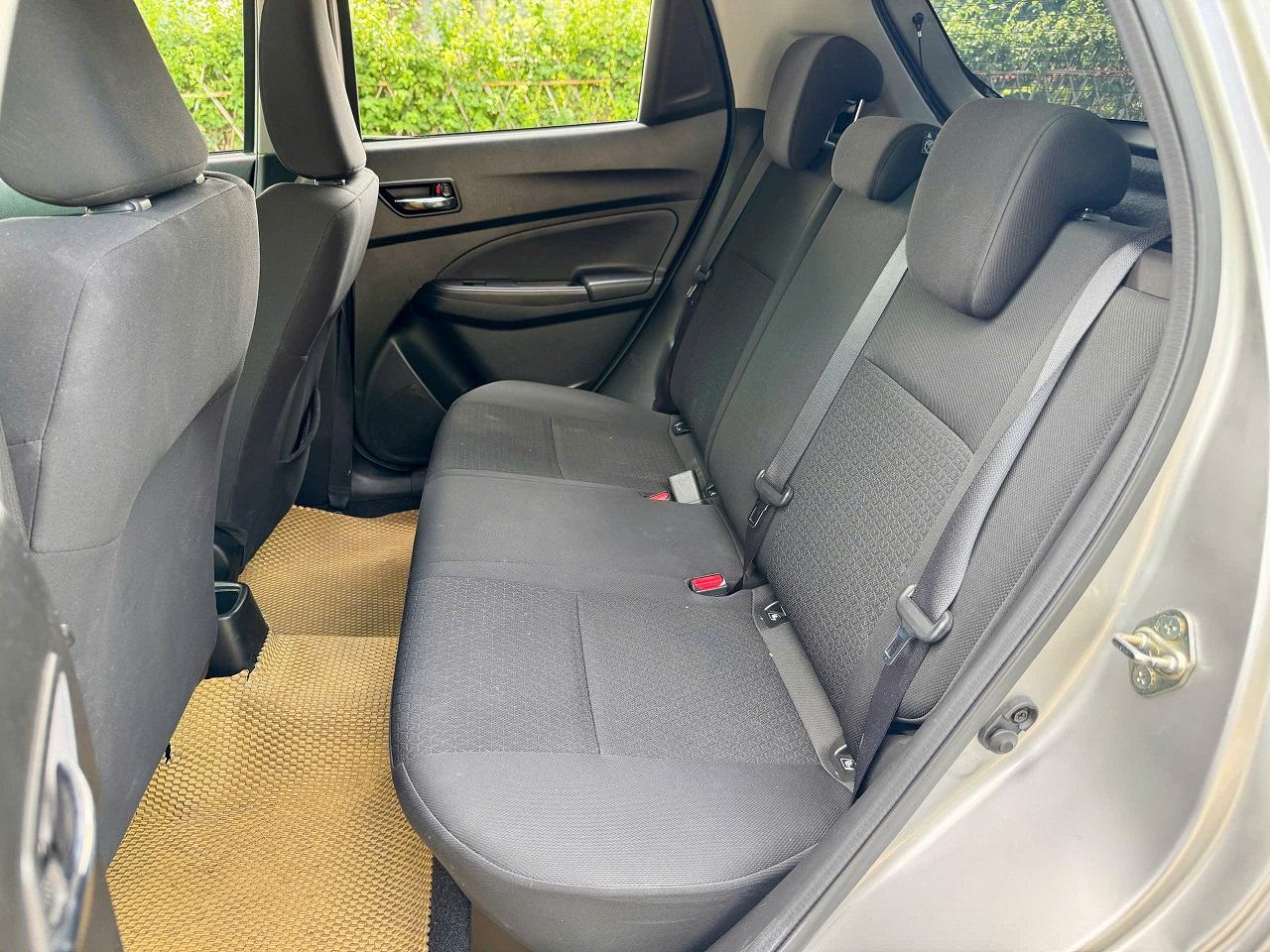 Suzuki Swift GLX 1.2 AT sản xuất 2019 bạc