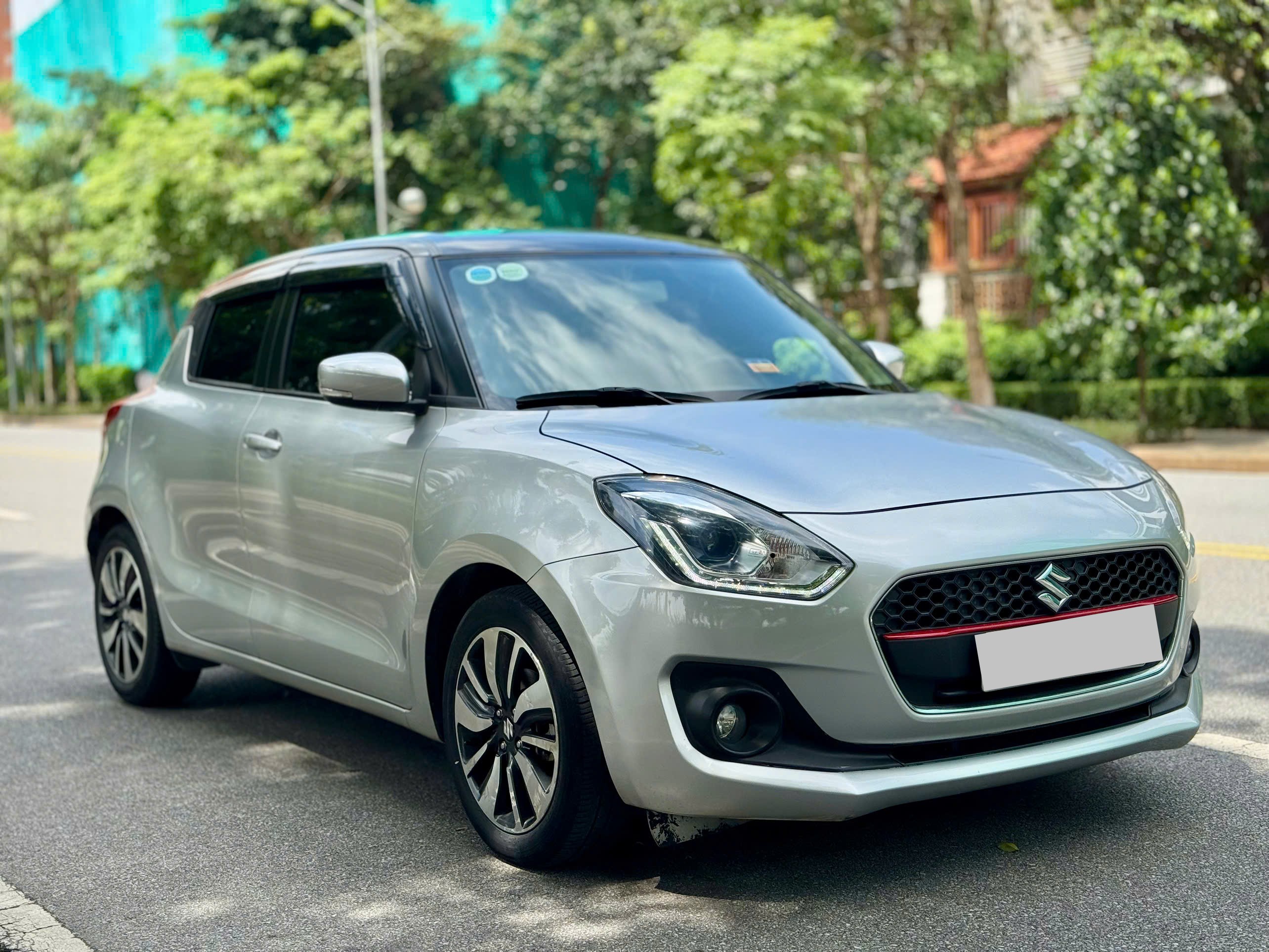 Suzuki Swift GLX 1.2 AT sản xuất 2019 bạc