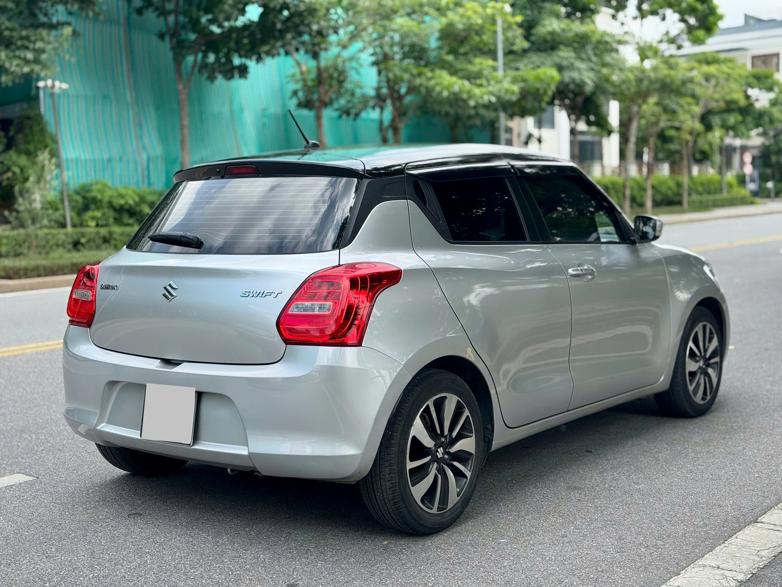 Suzuki Swift GLX 1.2 AT sản xuất 2019 bạc