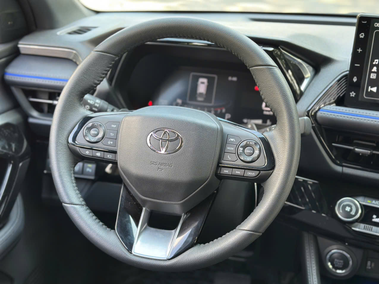 Toyota Yaris Cross 1.5 D-CVT 2024 trắng