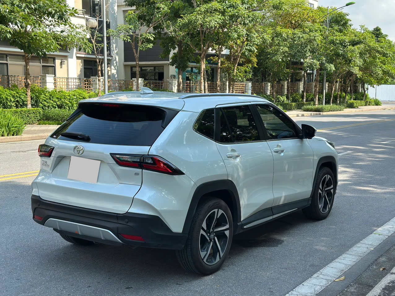 Toyota Yaris Cross 1.5 D-CVT 2024 trắng