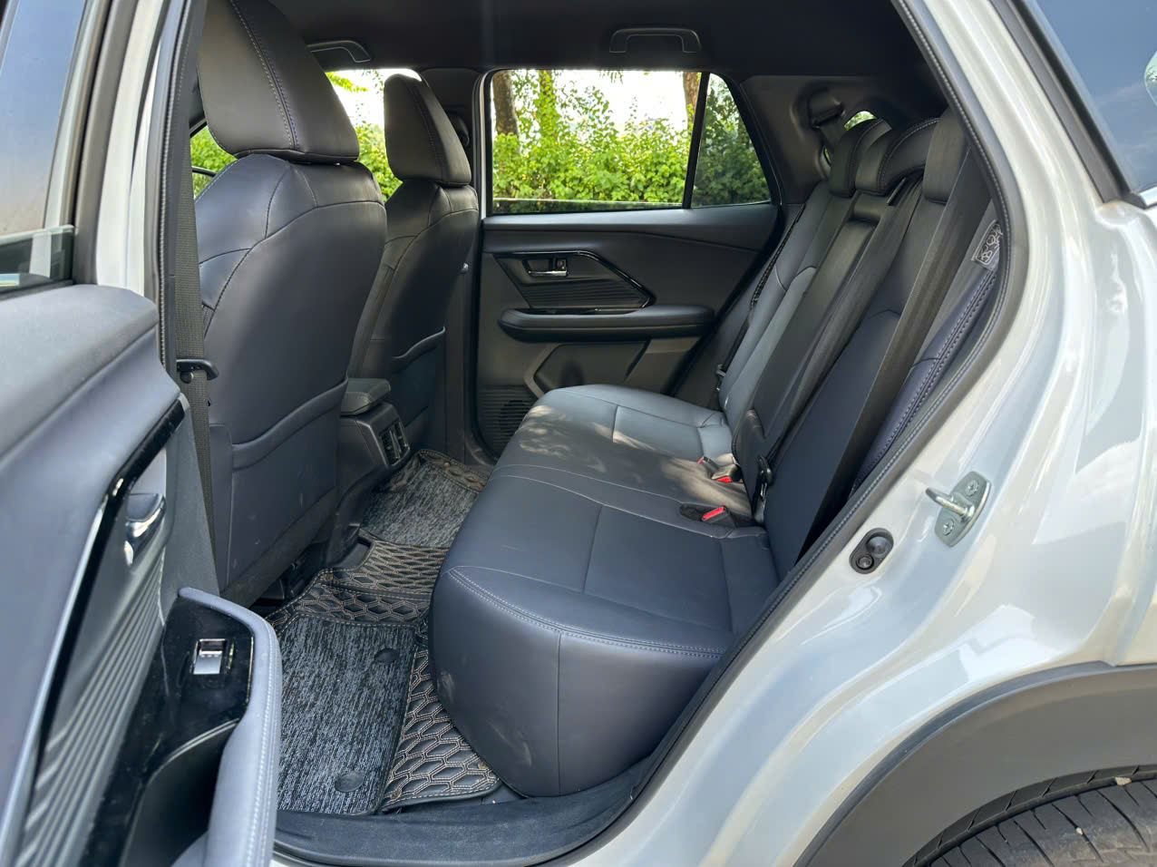 Toyota Yaris Cross 1.5 D-CVT 2024 trắng