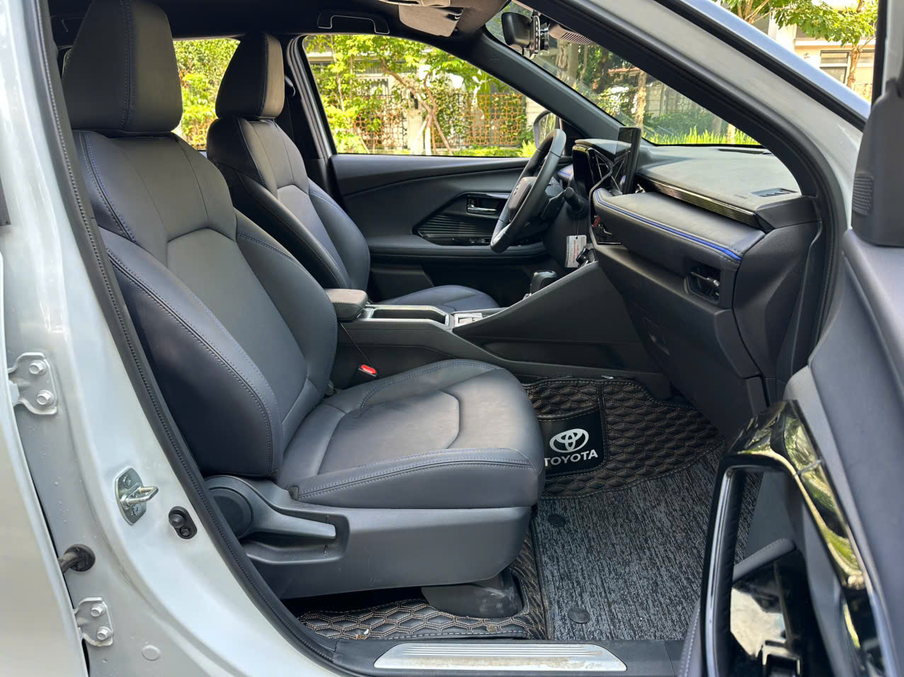 Toyota Yaris Cross 1.5 D-CVT 2024 trắng