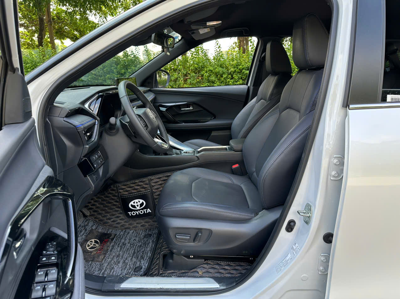 Toyota Yaris Cross 1.5 D-CVT 2024 trắng