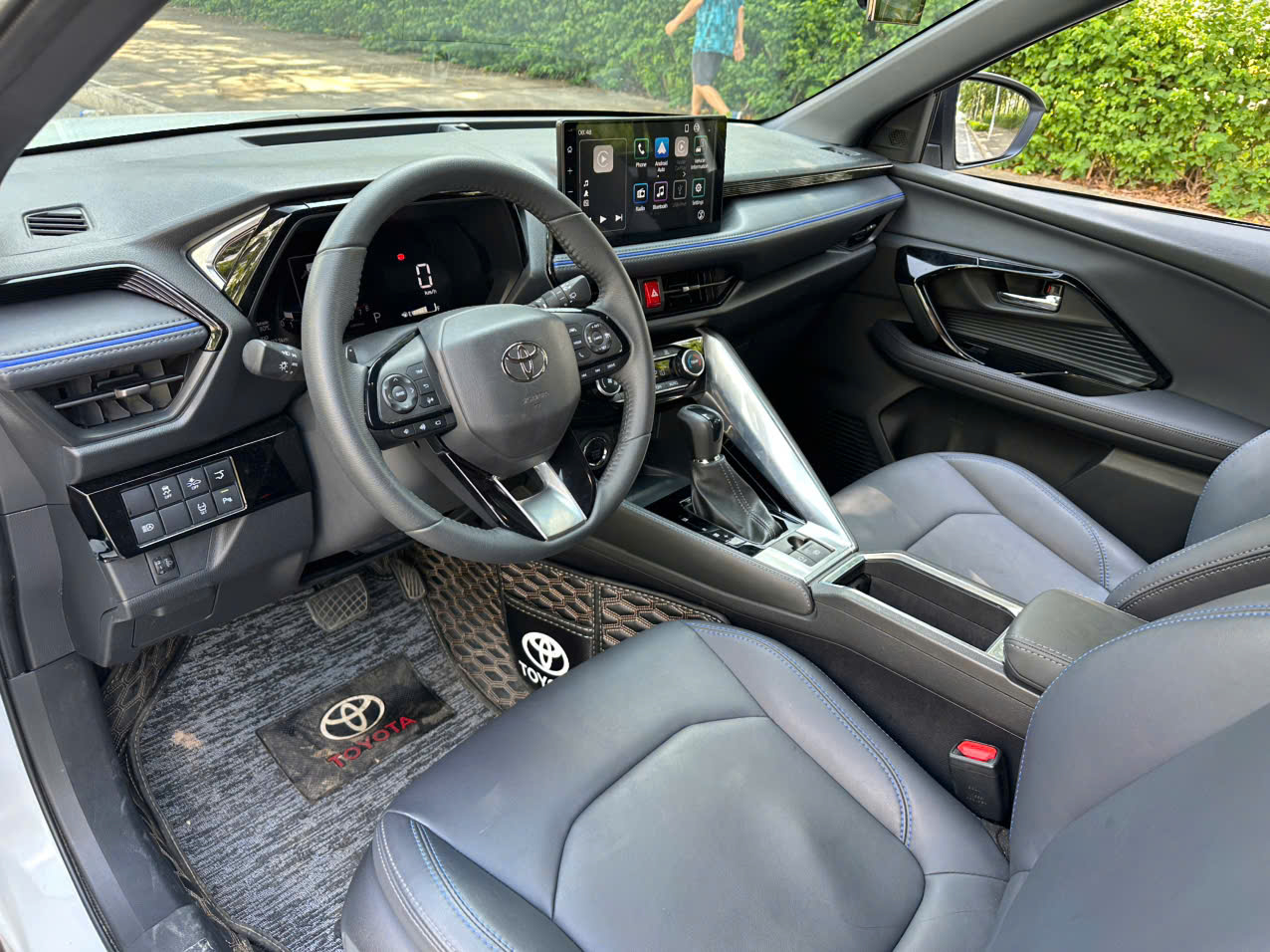 Toyota Yaris Cross 1.5 D-CVT 2024 trắng