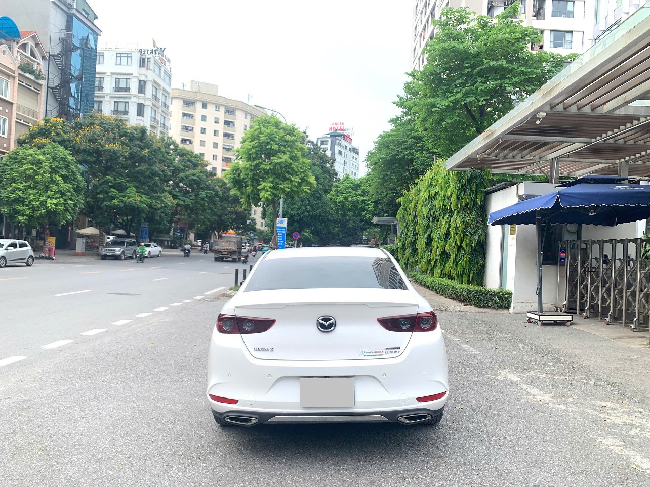 Mazda 3 1.5AT Luxury sản xuất 2021 màu trắng