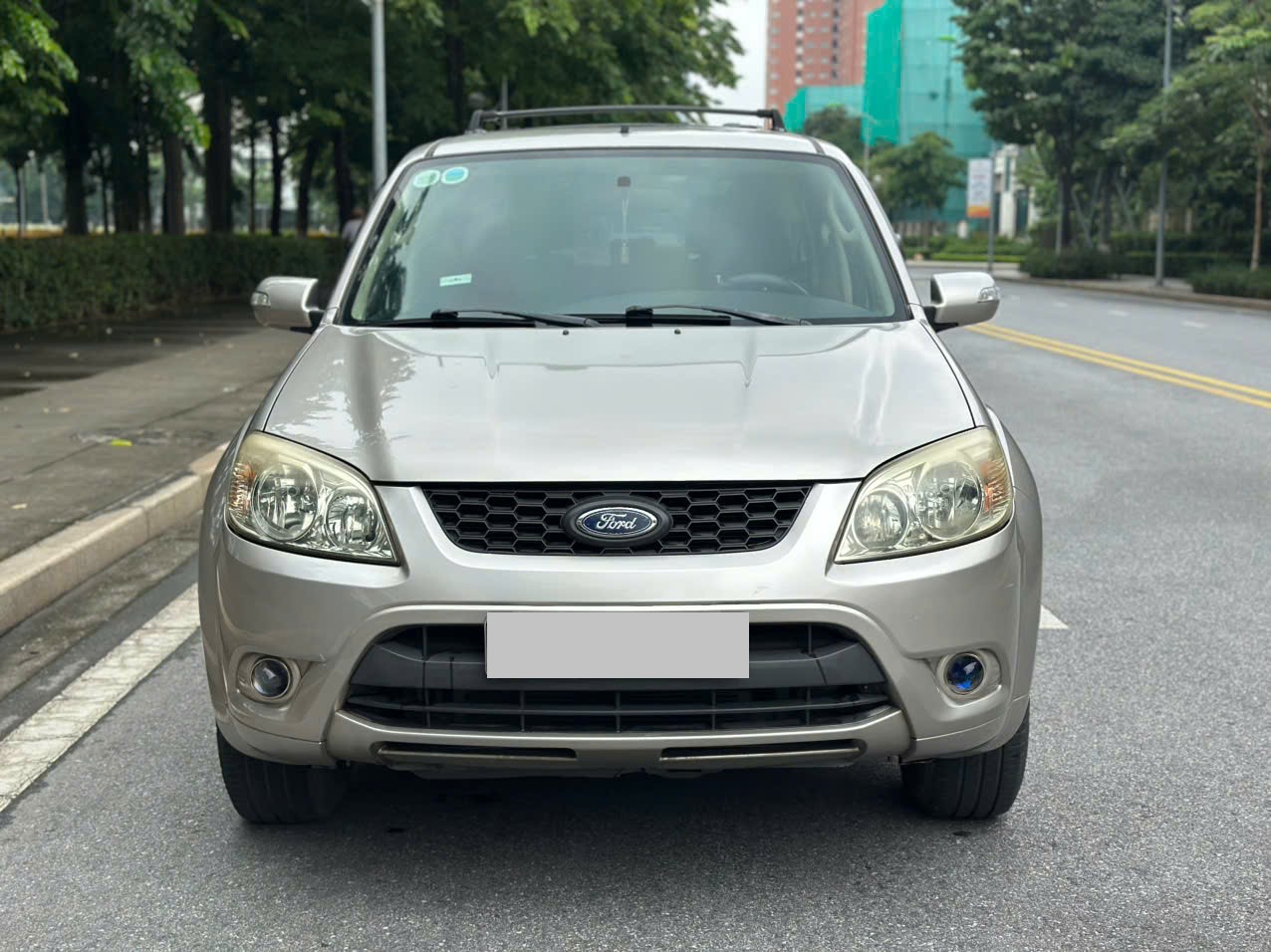 Ford Escape XLS 2.3L 4x2 2010 màu ghi vàng