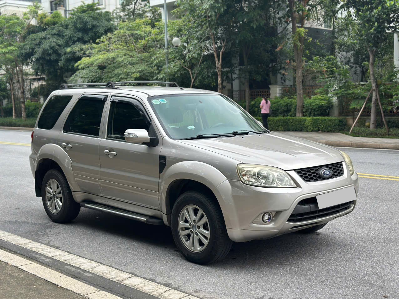 Ford Escape XLS 2.3L 4x2 2010 màu ghi vàng