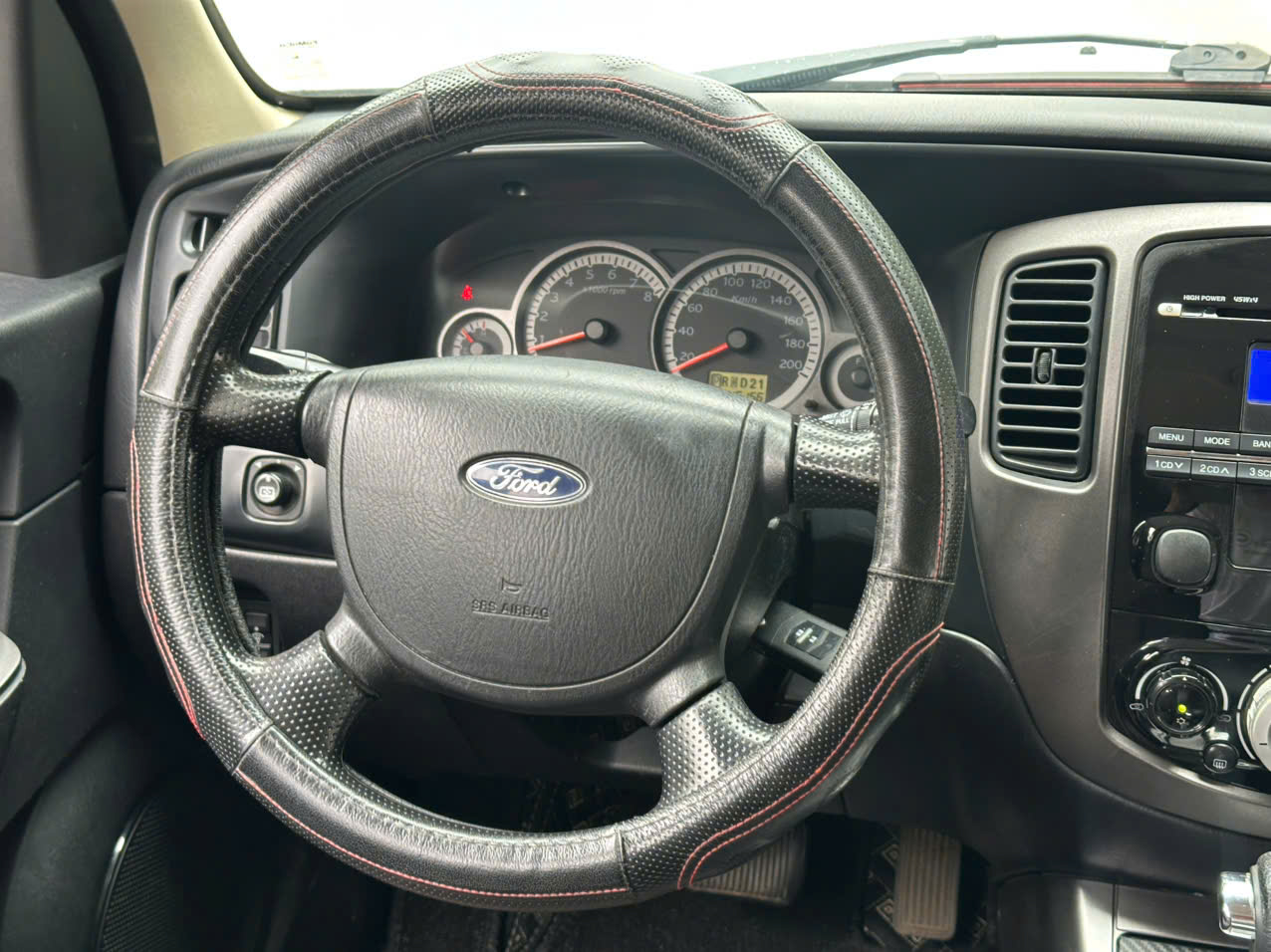 Ford Escape XLS 2.3L 4x2 2010 màu ghi vàng