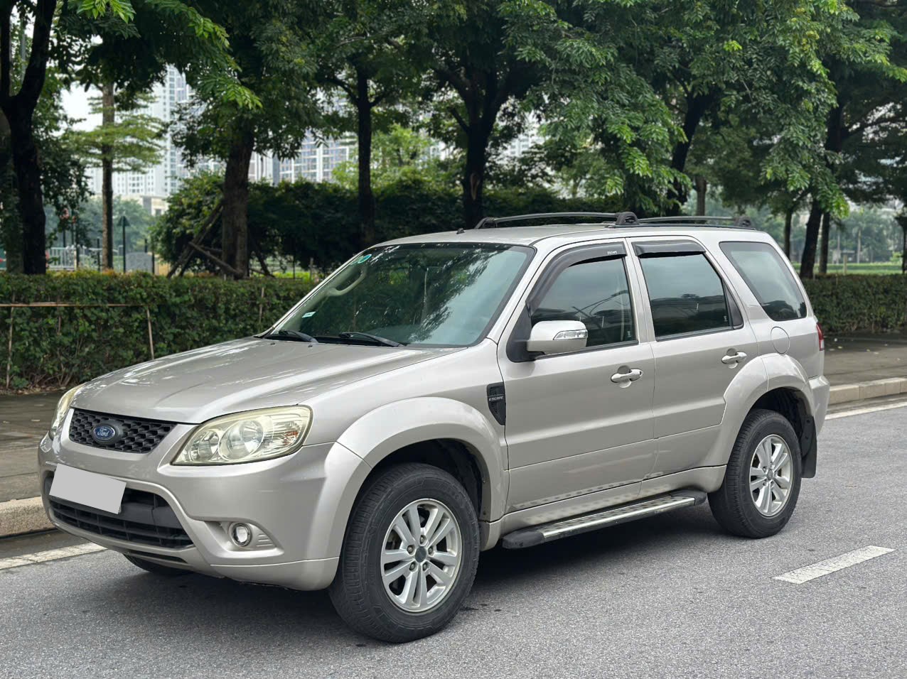 Ford Escape XLS 2.3L 4x2 2010 màu ghi vàng