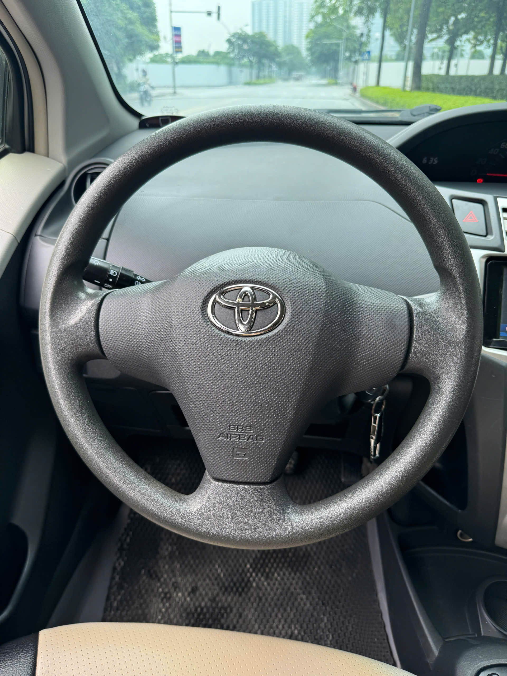 Toyota Yaris 1.3AT Nhật Bản 2007 màu bạc