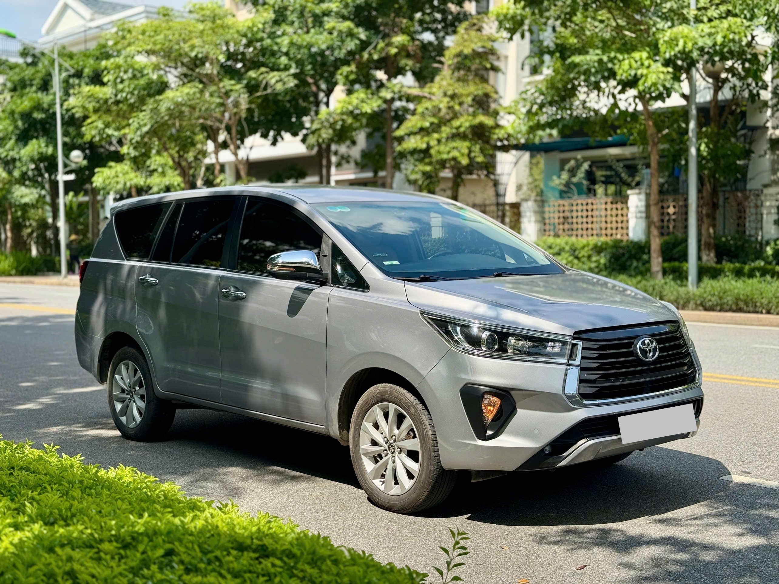 Toyota Innova 2.0G sản xuất 2022 màu bạc