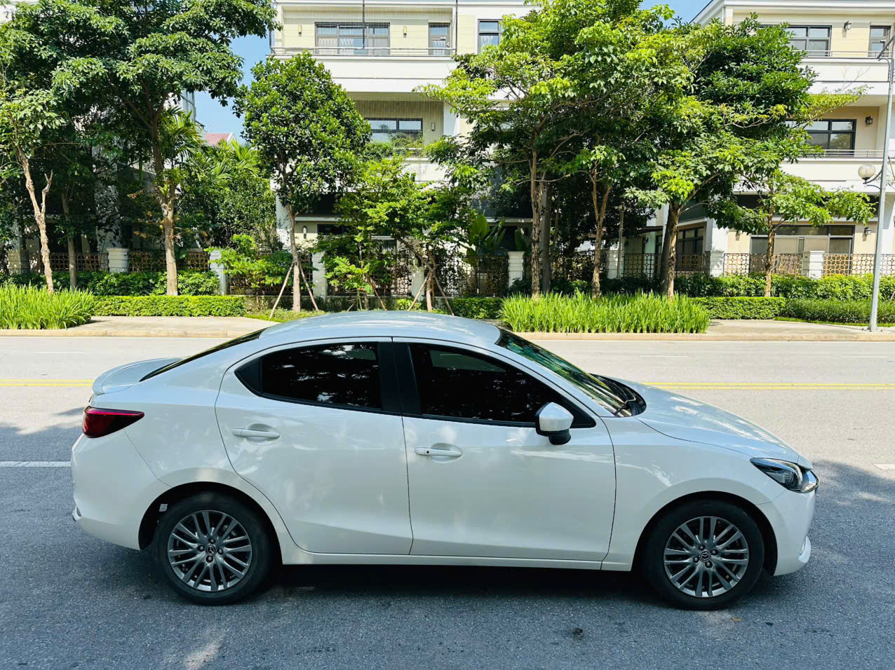 Madza 2 1.5AT luxury 2022 màu trắng