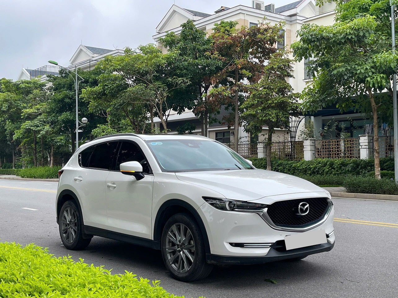 Mazda CX-5 2.0 Premium 2022 màu trắng