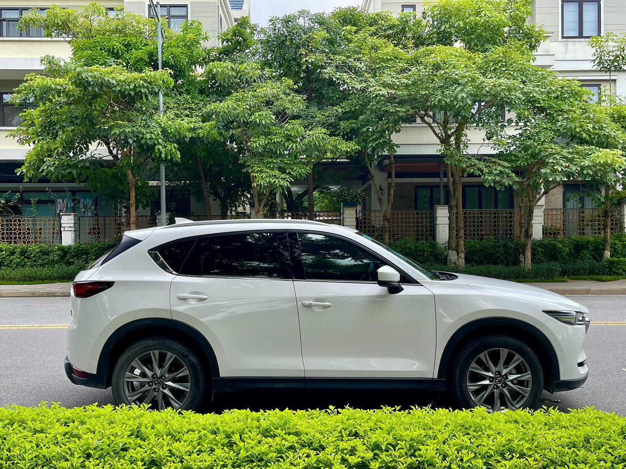 Mazda CX-5 2.0 Premium 2022 màu trắng