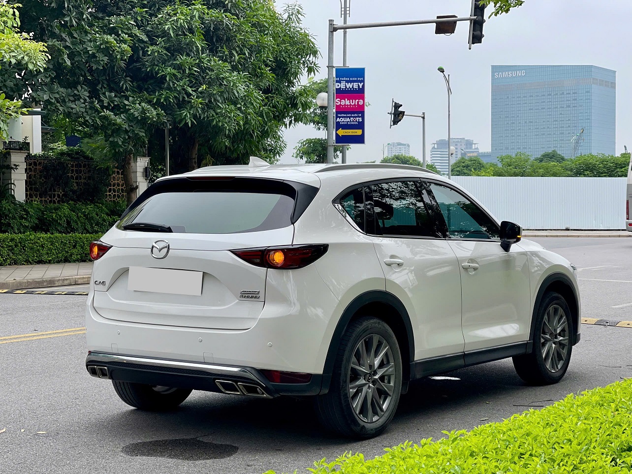 Mazda CX-5 2.0 Premium 2022 màu trắng