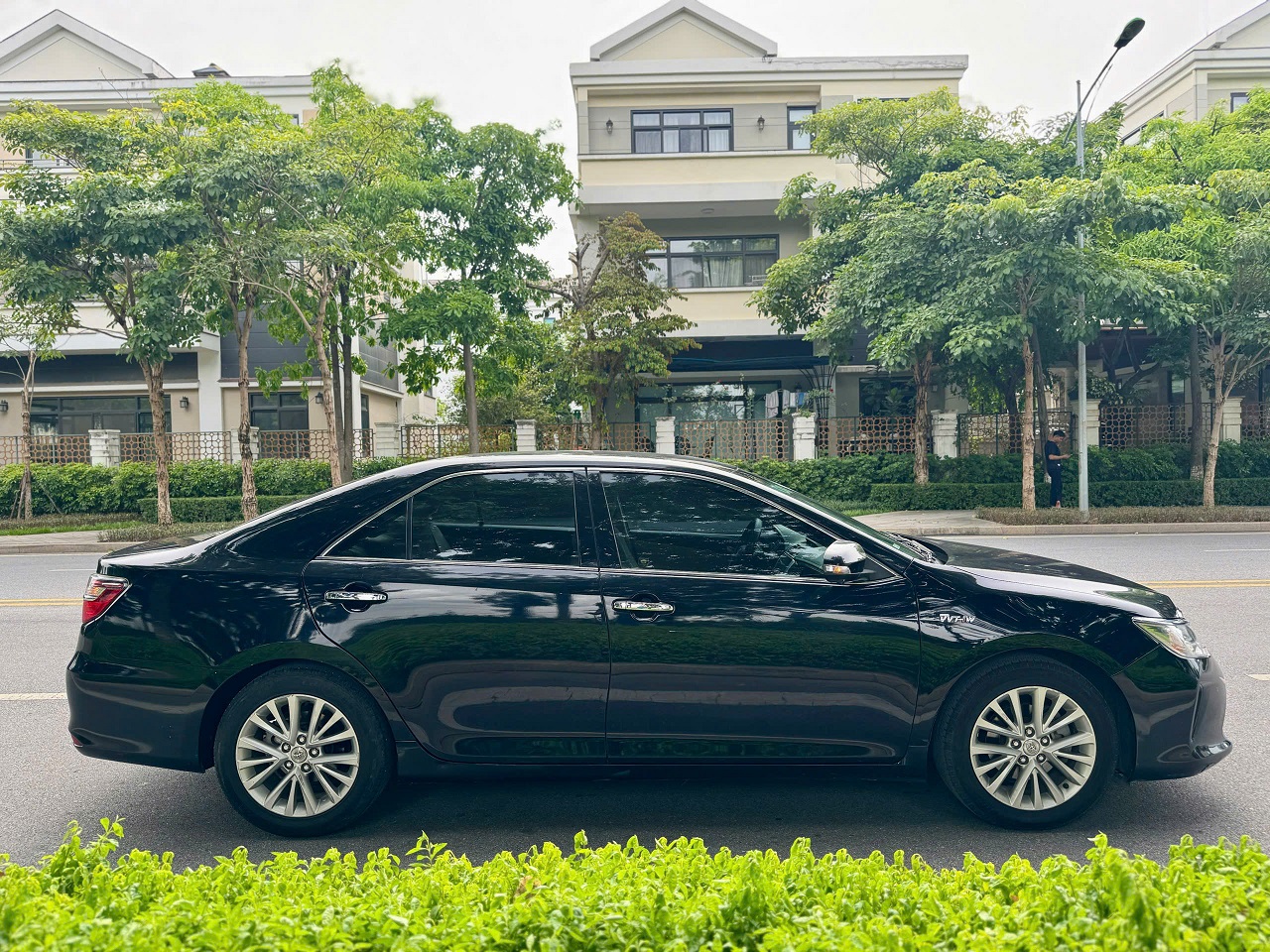 Toyota Camry 2.0E sản xuất 2017 đen