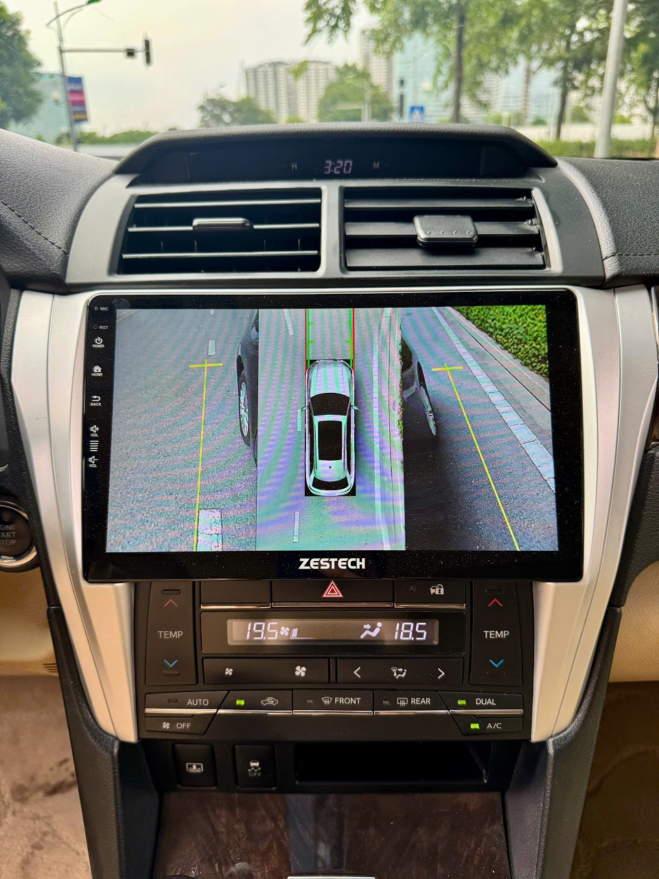 Toyota Camry 2.0E sản xuất 2017 đen