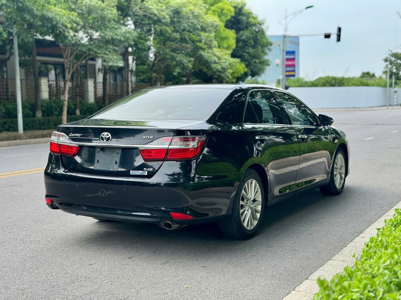 Toyota Camry 2.0E sản xuất 2017 đen
