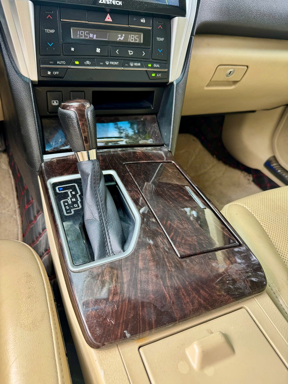 Toyota Camry 2.0E sản xuất 2017 đen