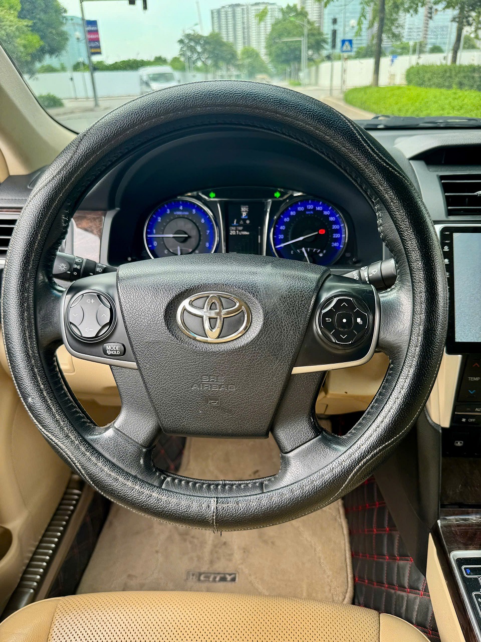 Toyota Camry 2.0E sản xuất 2017 đen