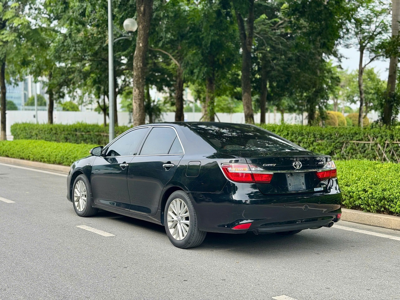 Toyota Camry 2.0E sản xuất 2017 đen