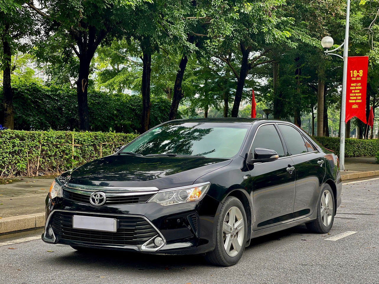 Toyota Camry 2.5Q 2017 đen