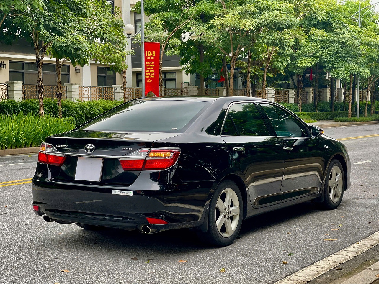 Toyota Camry 2.5Q 2017 đen