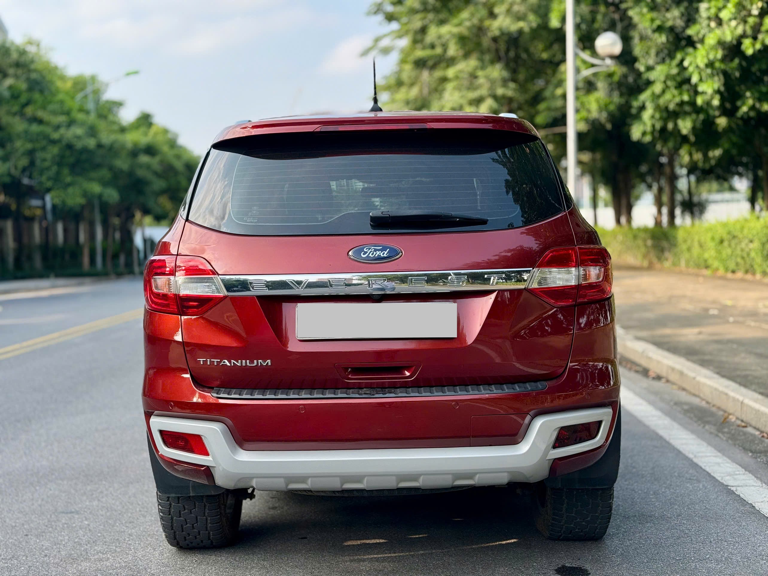 Ford Everest Titanium 2.0L 4x2 AT 2020 màu đỏ