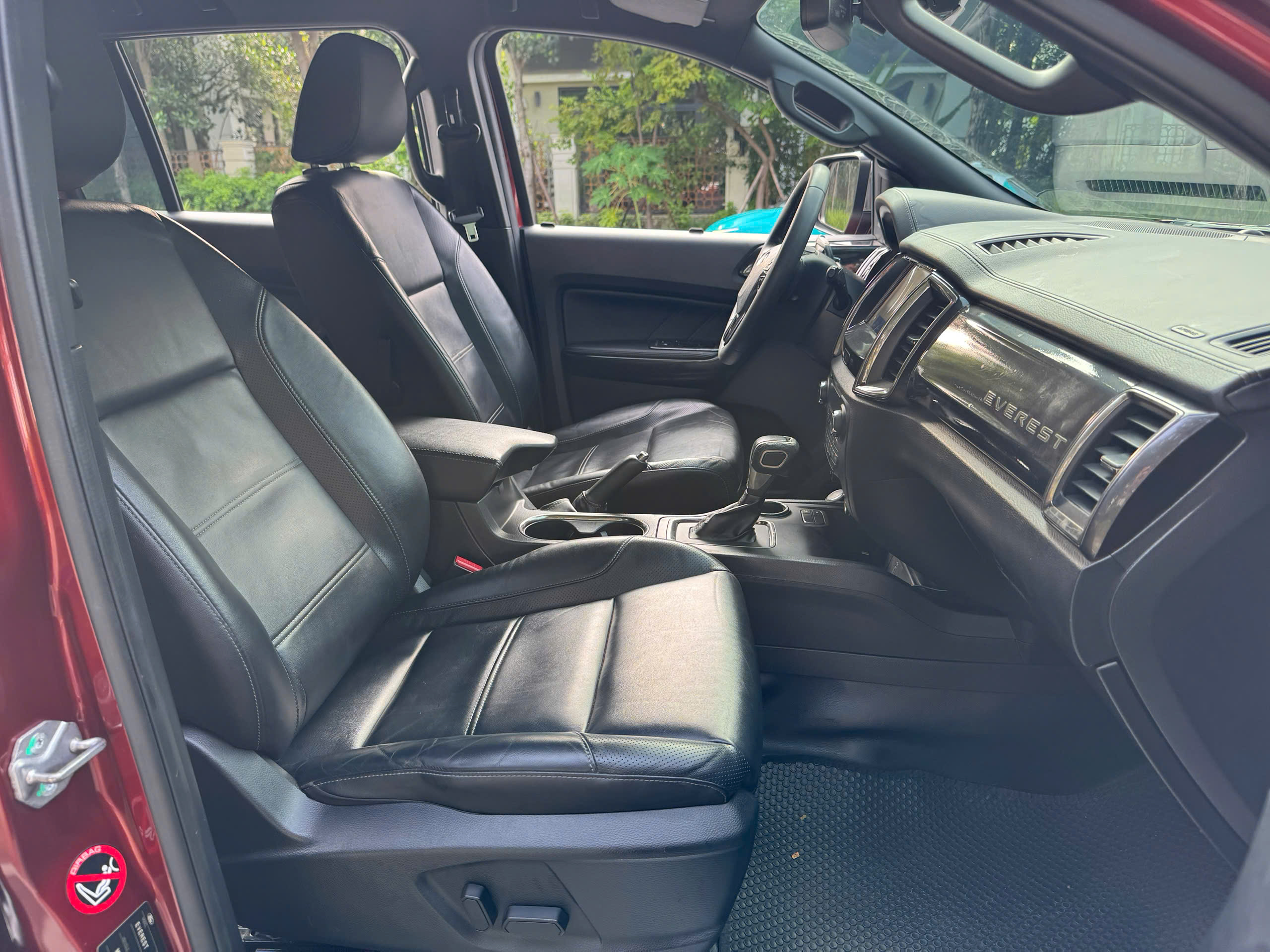 Ford Everest Titanium 2.0L 4x2 AT 2020 màu đỏ