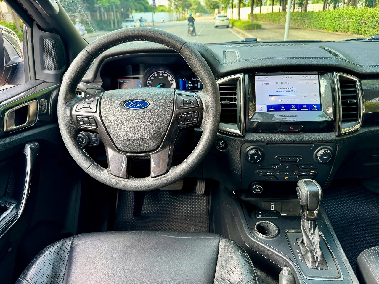 Ford Everest Titanium 2.0L 4x2 AT 2020 màu đỏ