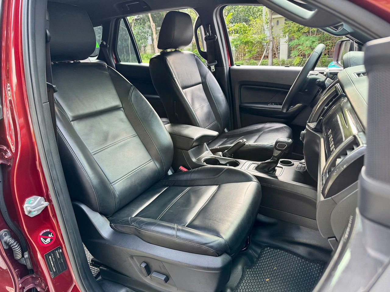 Ford Everest Titanium 2.0L 4x2 AT 2020 màu đỏ