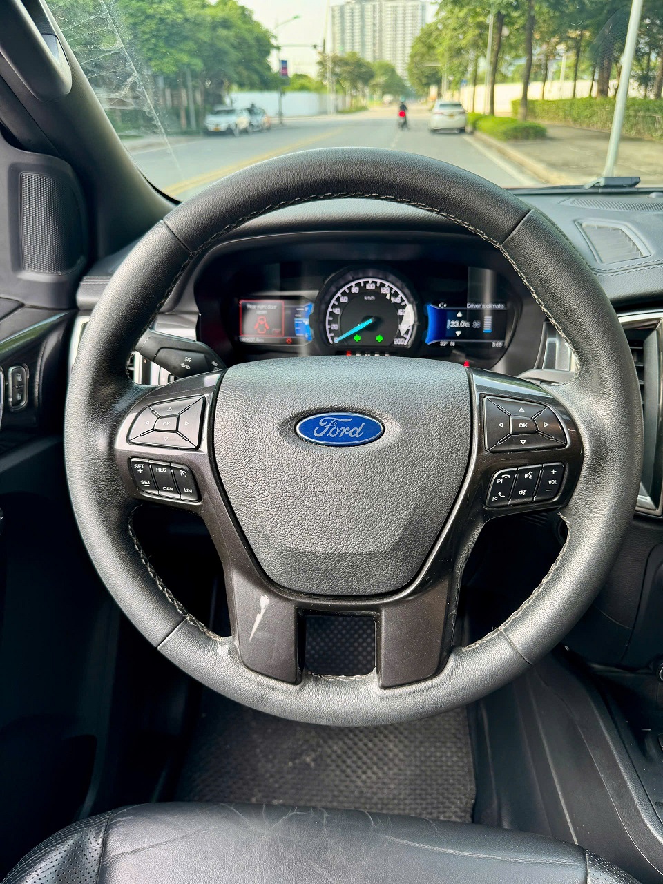 Ford Everest Titanium 2.0L 4x2 AT 2020 màu đỏ