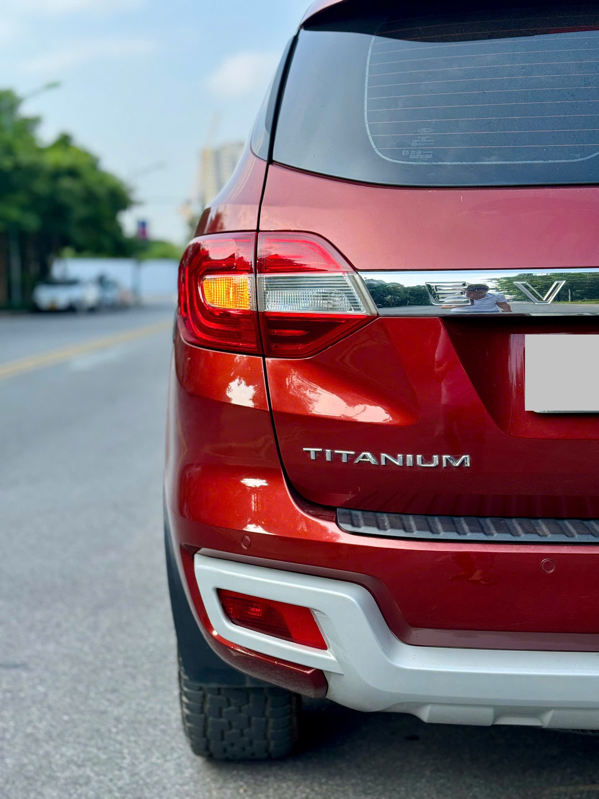 Ford Everest Titanium 2.0L 4x2 AT 2020 màu đỏ