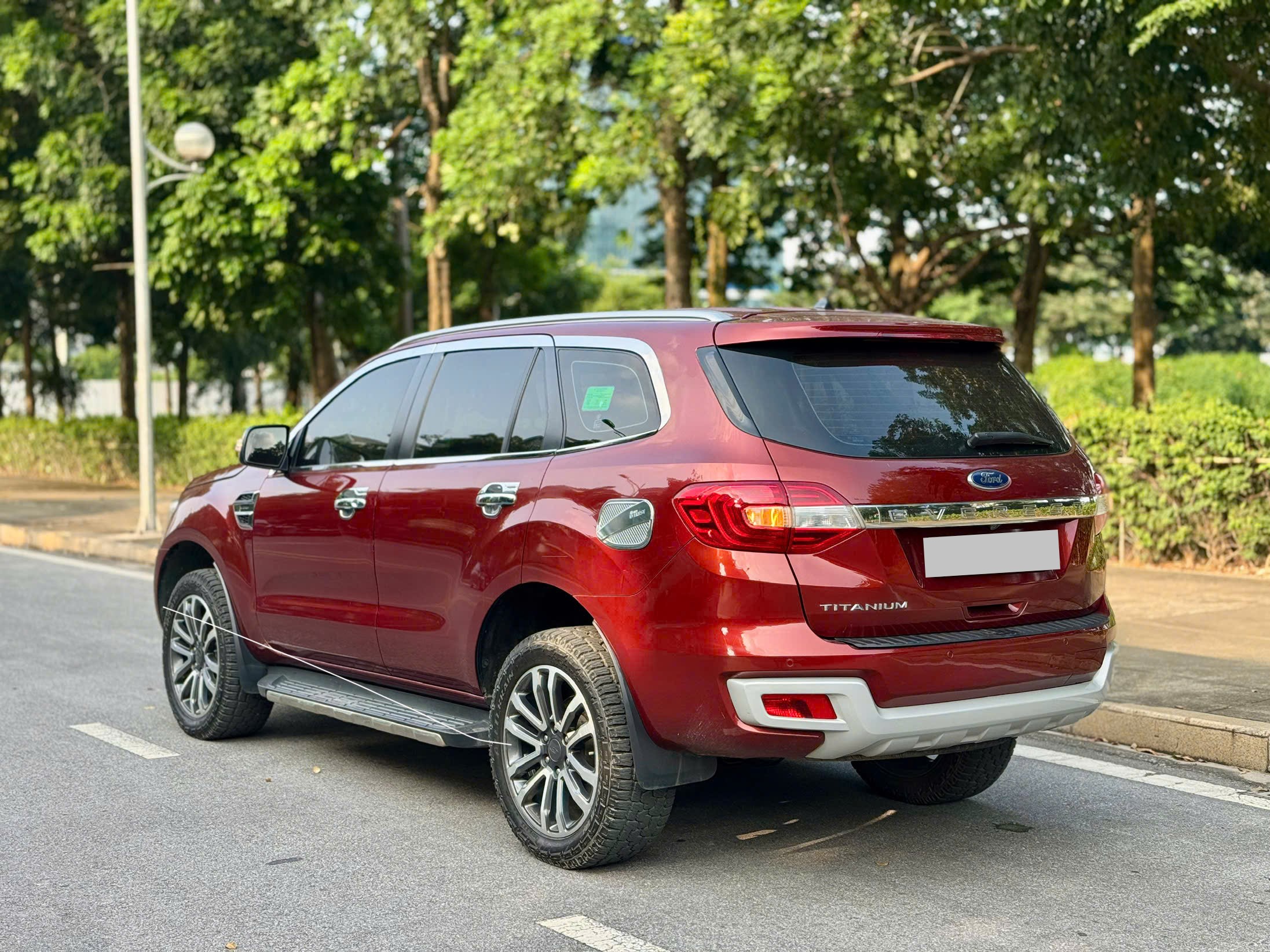 Ford Everest Titanium 2.0L 4x2 AT 2020 màu đỏ