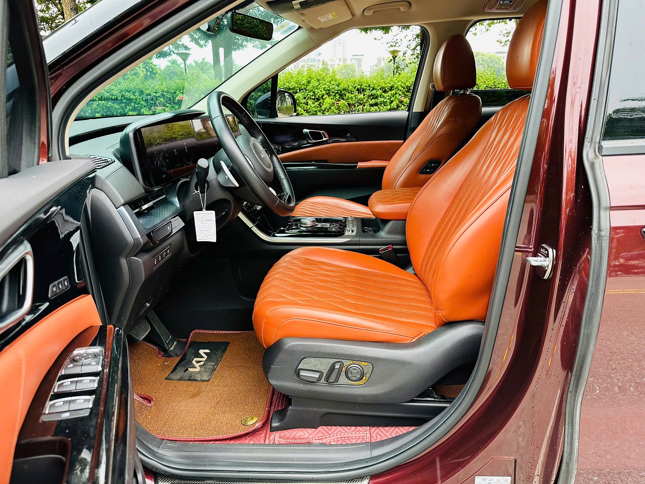 Kia Carnival 2.2D Premium sản xuất 2022 đỏ mận