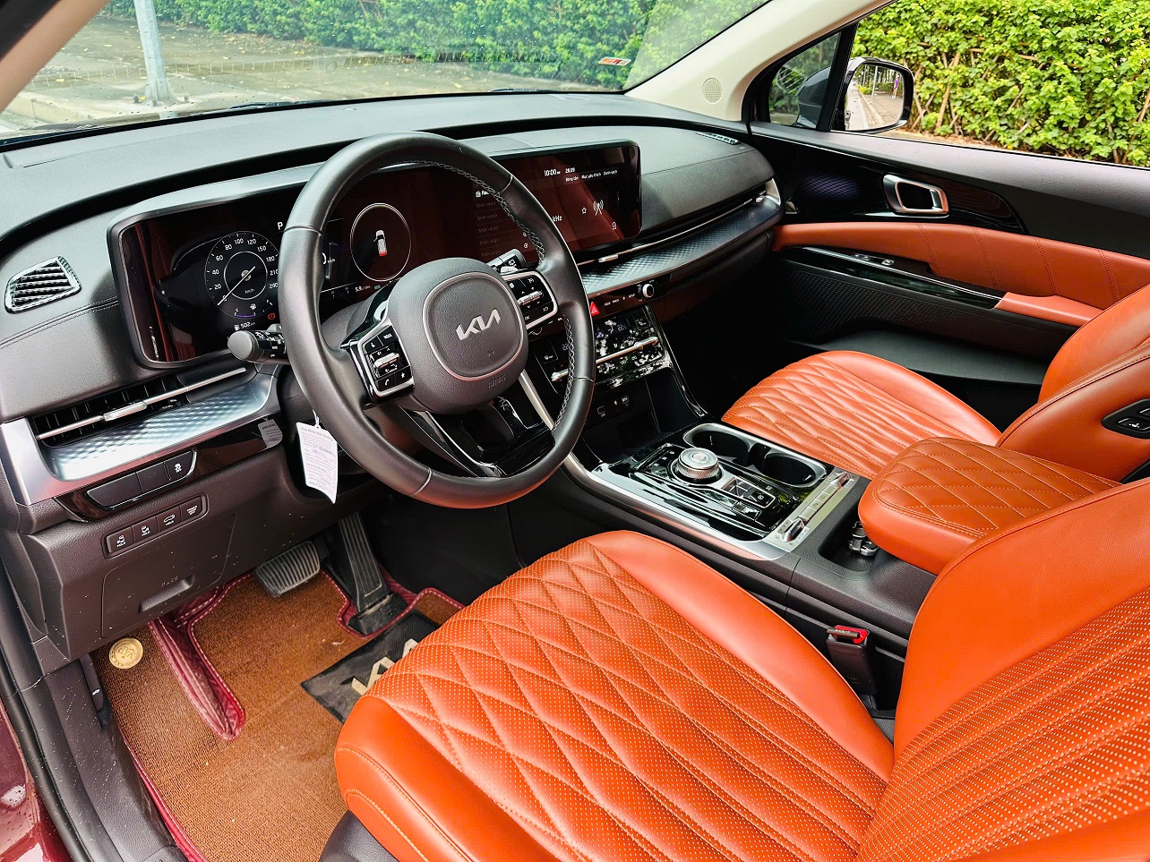 Kia Carnival 2.2D Premium sản xuất 2022 đỏ mận