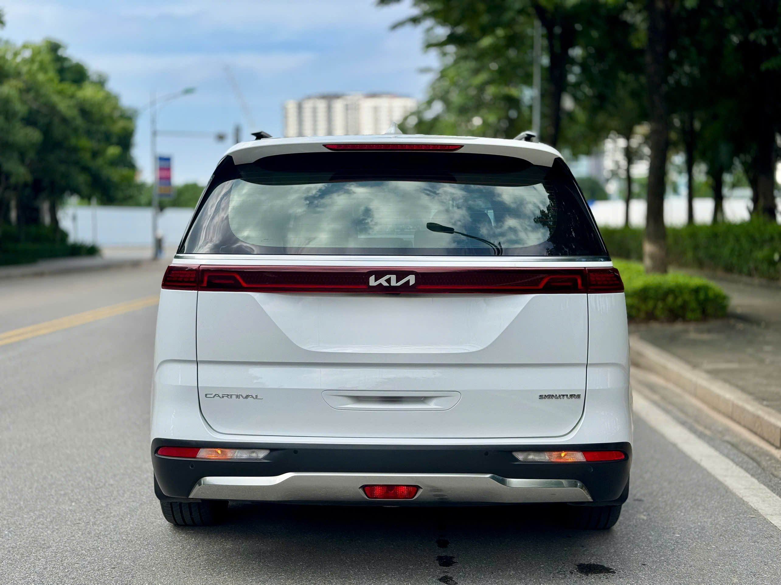 Kia Carnival 2.2D signature sản xuất 2022 màu trắng
