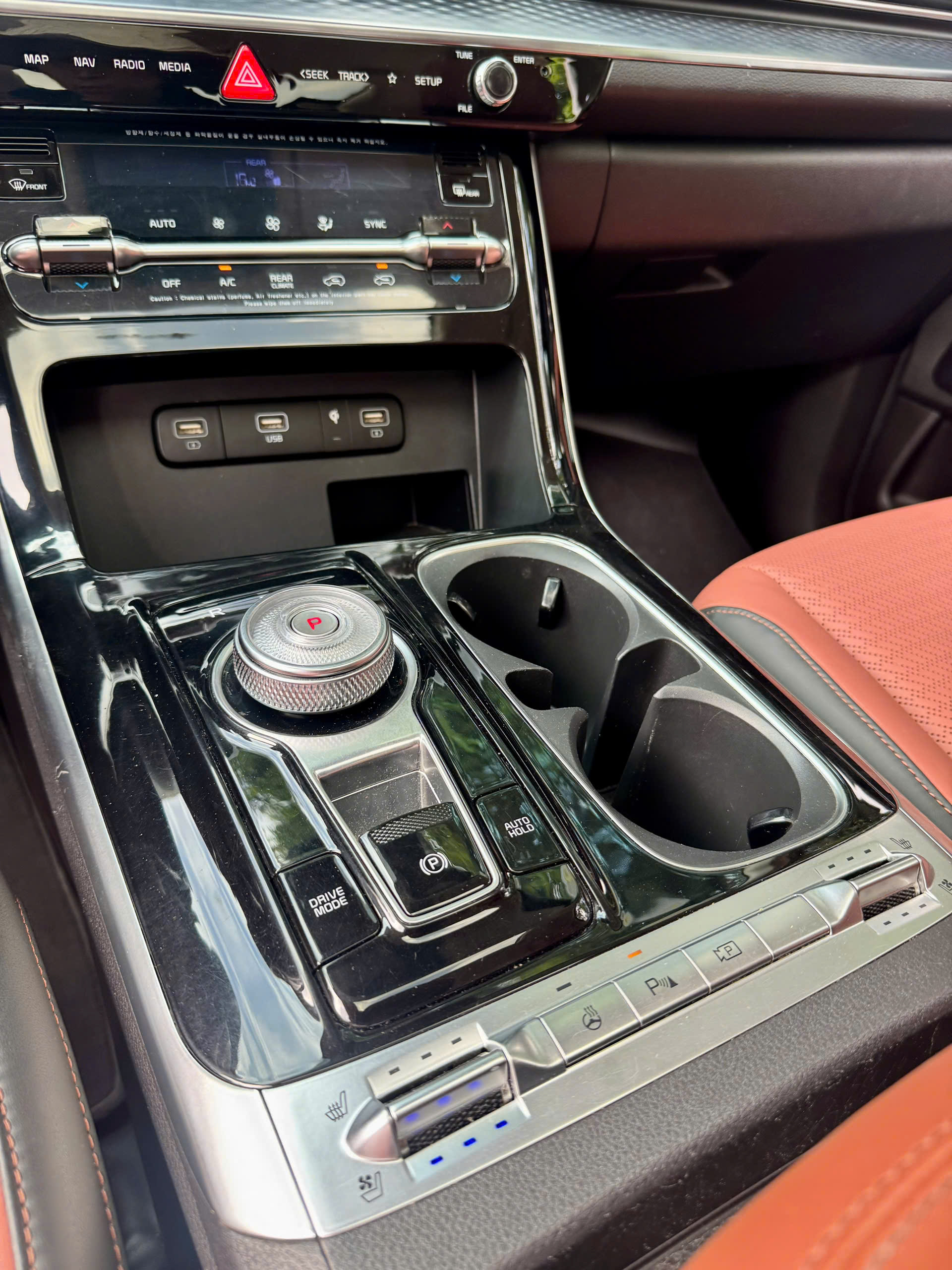 Kia Carnival 2.2D signature sản xuất 2022 màu trắng