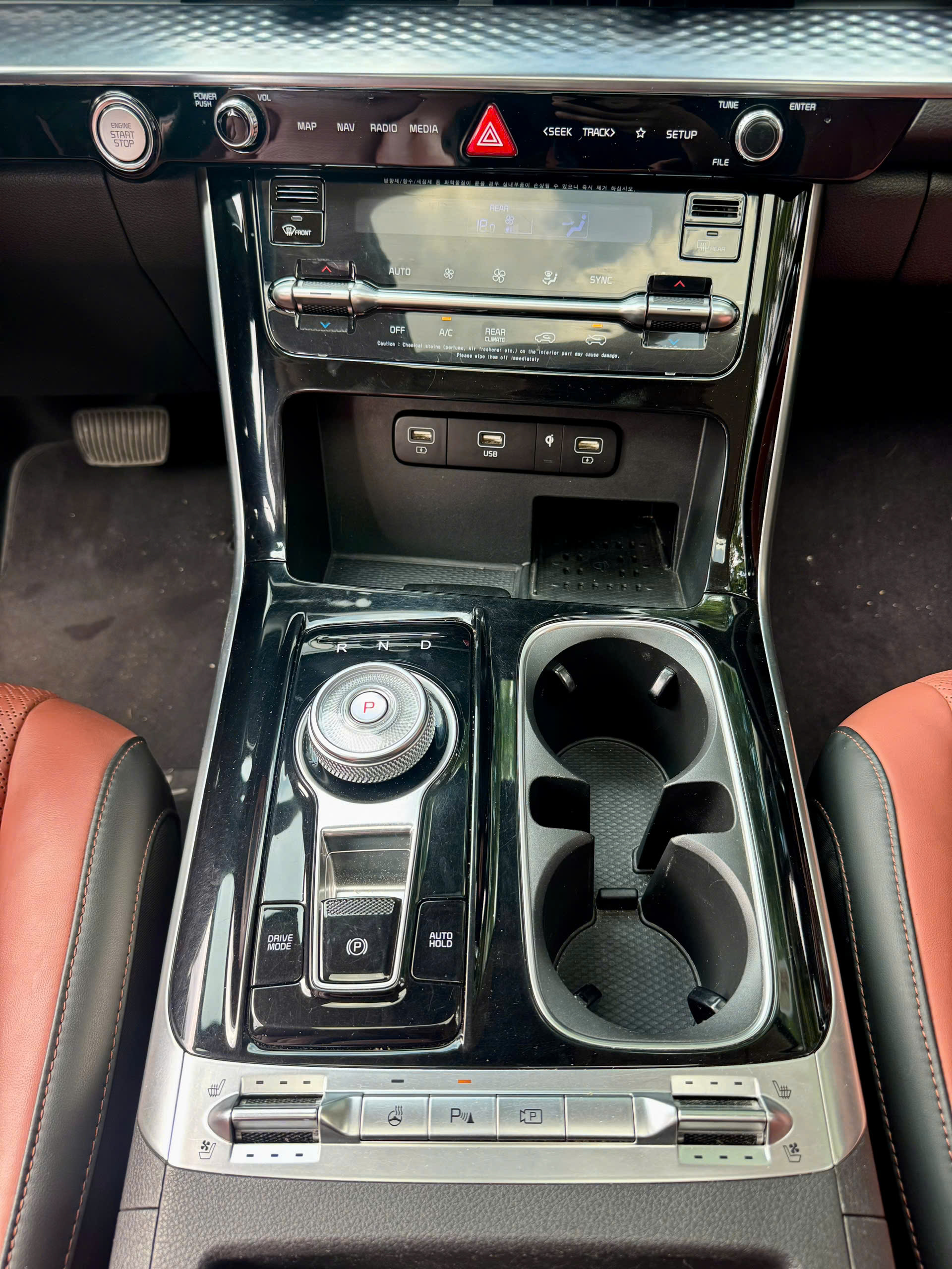 Kia Carnival 2.2D signature sản xuất 2022 màu trắng