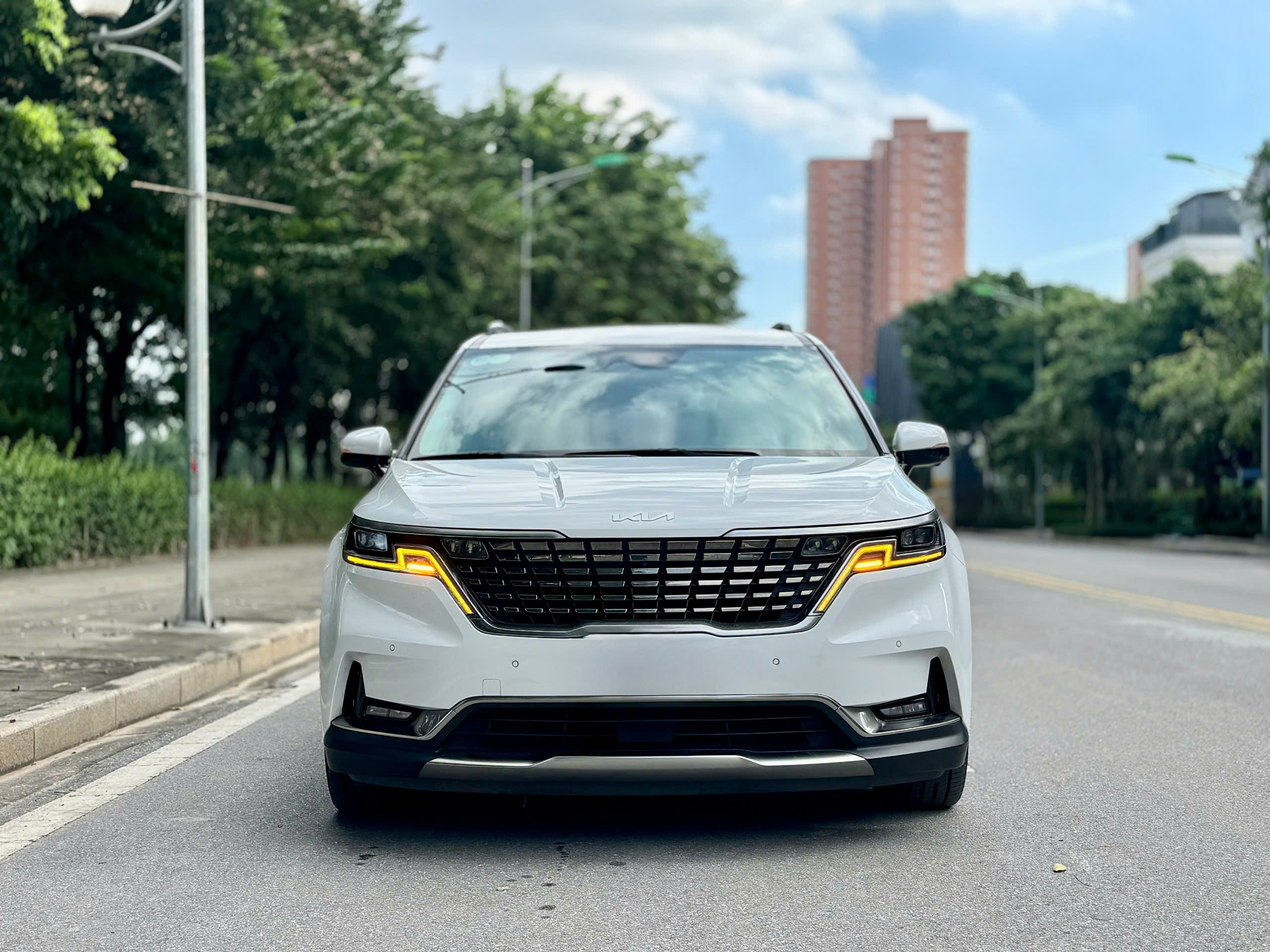 Kia Carnival 2.2D signature sản xuất 2022 màu trắng