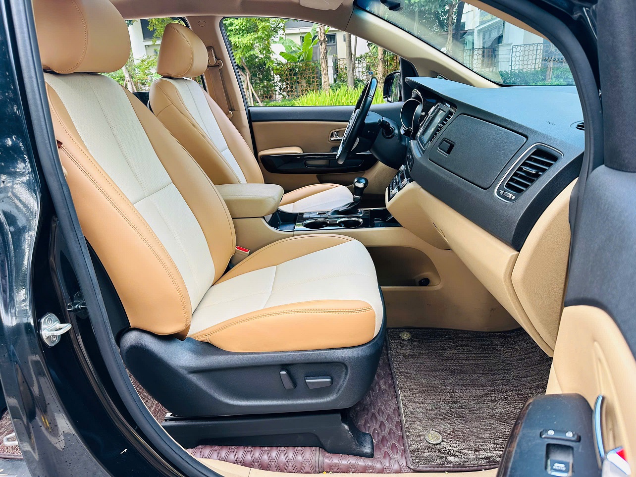 Kia Sedona 2.2 DATH Platium D 2019 màu đen