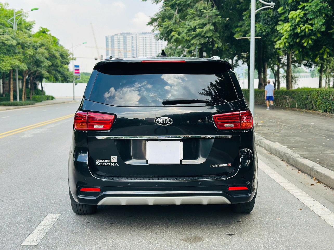 Kia Sedona 2.2 DATH Platium D 2019 màu đen