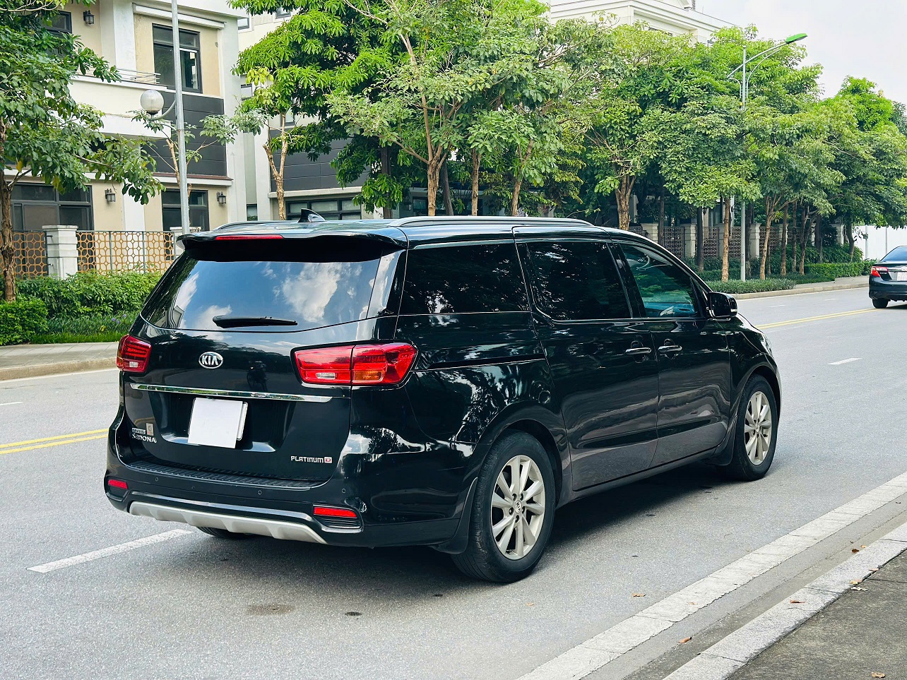 Kia Sedona 2.2 DATH Platium D 2019 màu đen