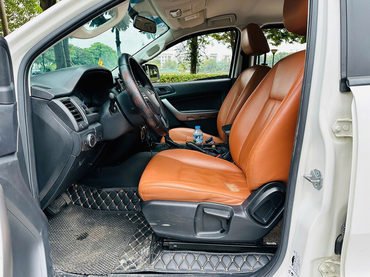 Ford Ranger XLS 2.2 AT 4x2 2020 màu trắng