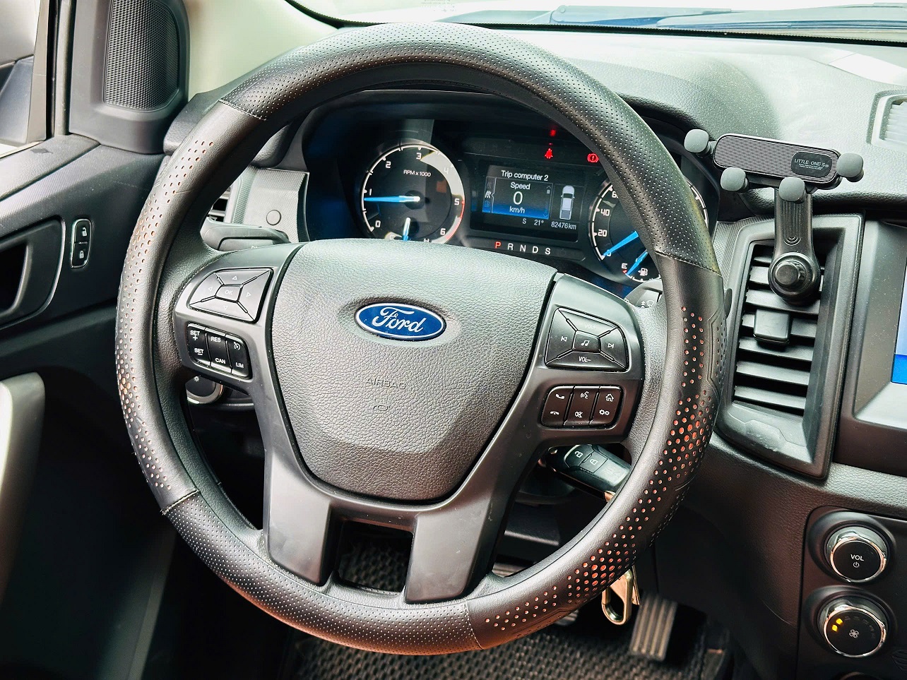 Ford Ranger XLS 2.2 AT 4x2 2020 màu trắng