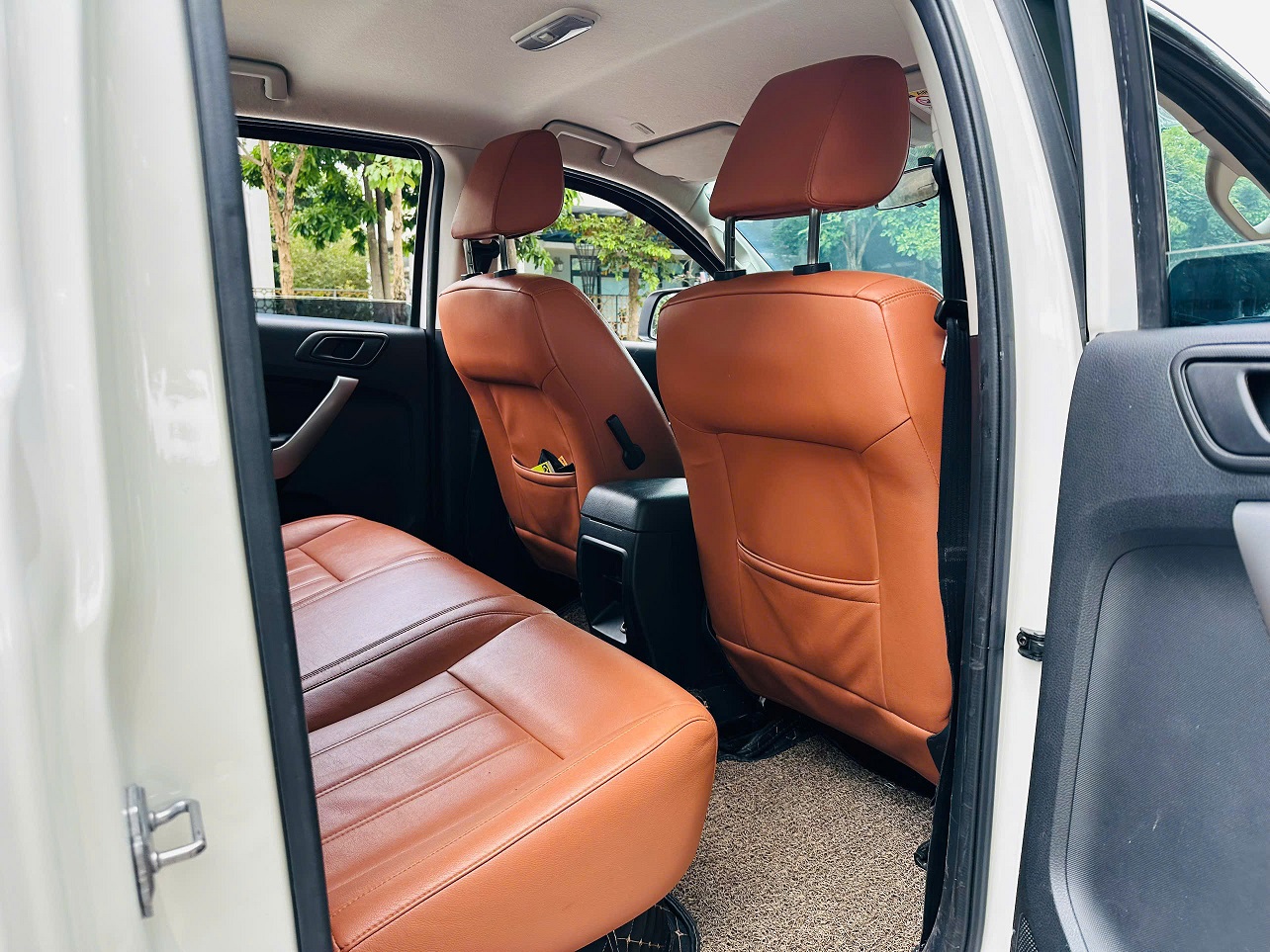 Ford Ranger XLS 2.2 AT 4x2 2020 màu trắng