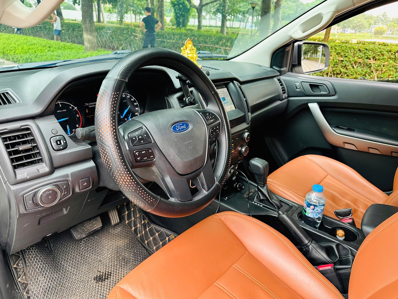 Ford Ranger XLS 2.2 AT 4x2 2020 màu trắng