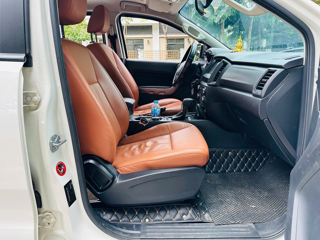 Ford Ranger XLS 2.2 AT 4x2 2020 màu trắng