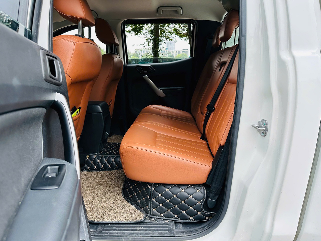 Ford Ranger XLS 2.2 AT 4x2 2020 màu trắng